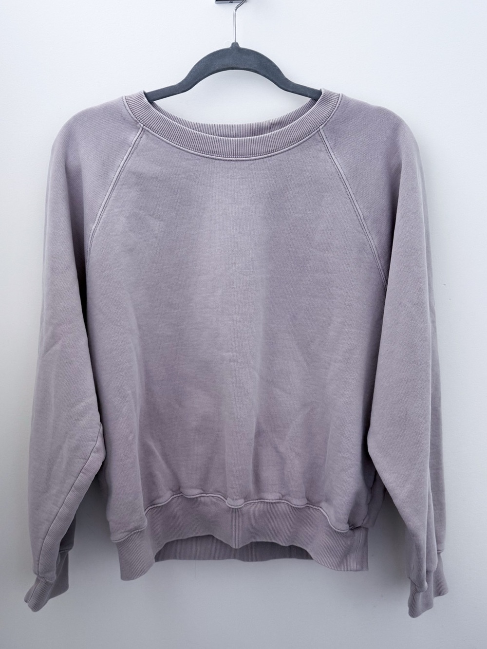 Aritzia Wilfred Free Cropped Crewneck Sweatshirt Lavender Grey Size Medium - Picture 2 of 8